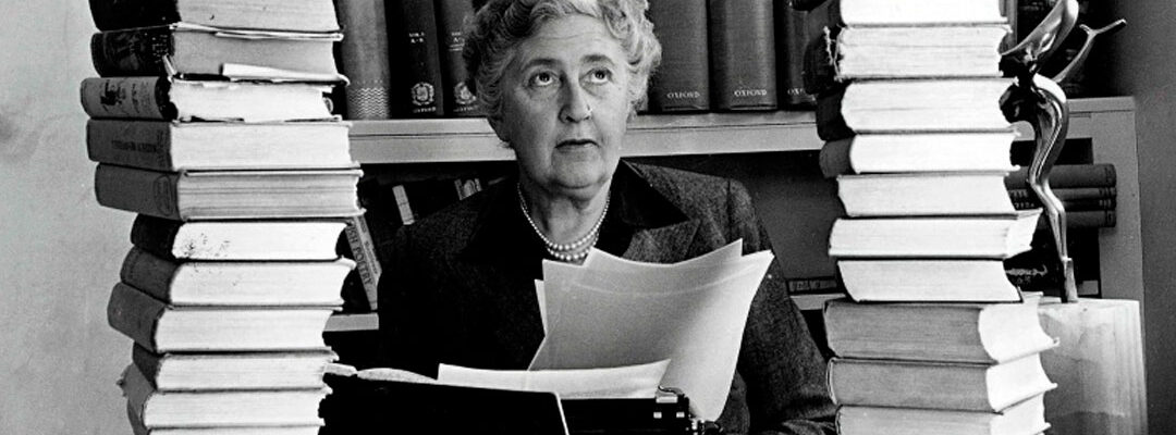 Agatha Christie pensando