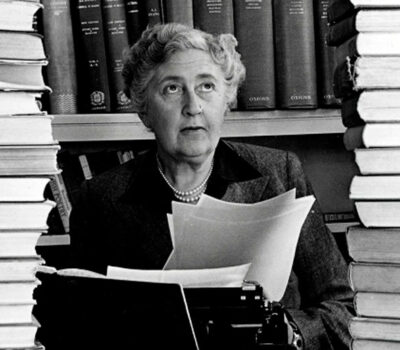 Agatha Christie pensando
