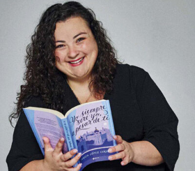 Teresa López Cerdán con su novela "Yo siempre seré yo, a pesar de ti".